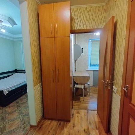 Апартаменти Жилье в Кропивницком Кропивницький Екстер'єр фото